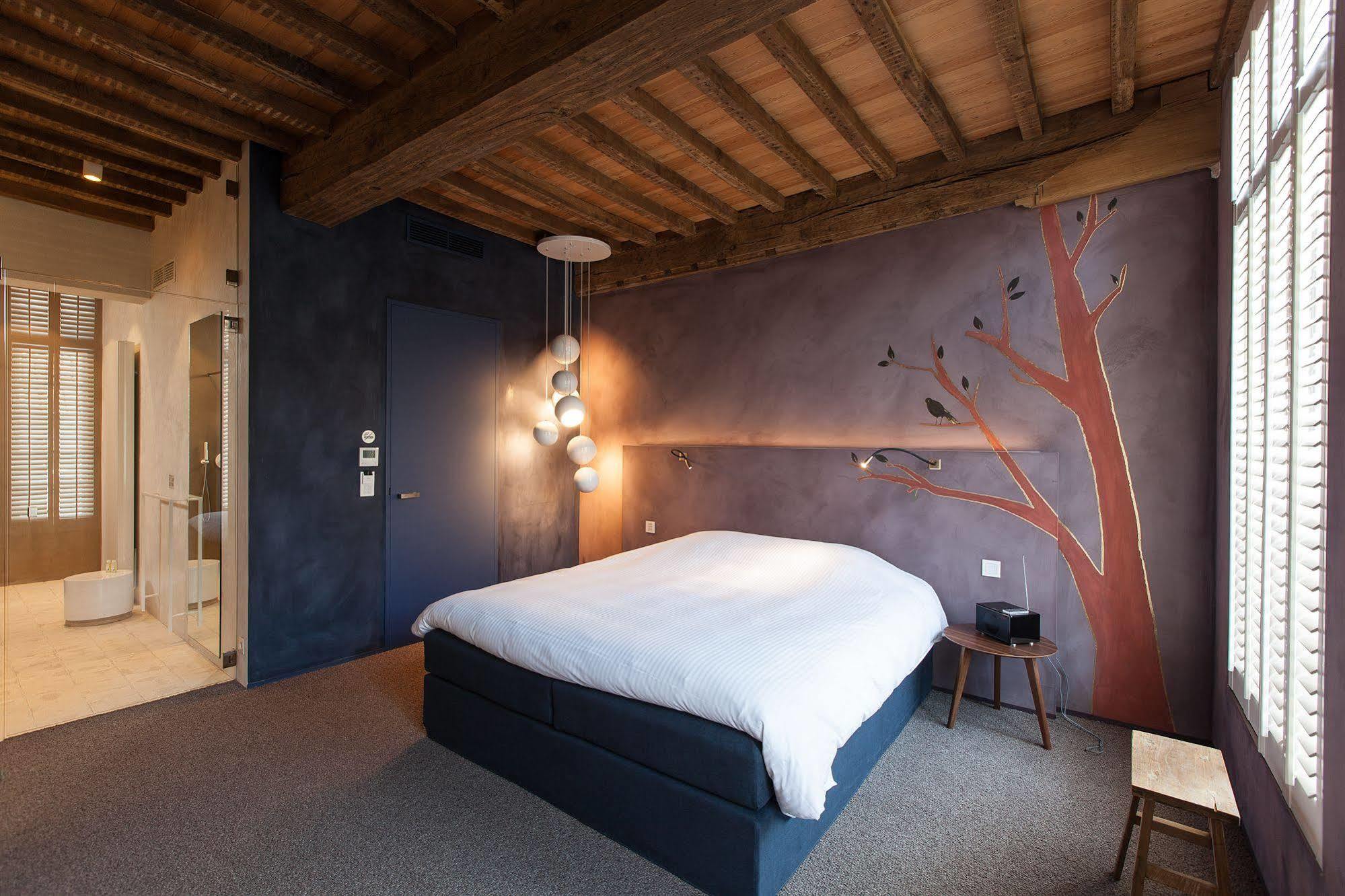 Couette-café La 4*